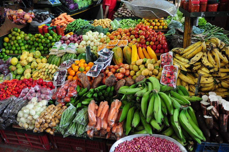 Beautiful arrangement of fruits static path