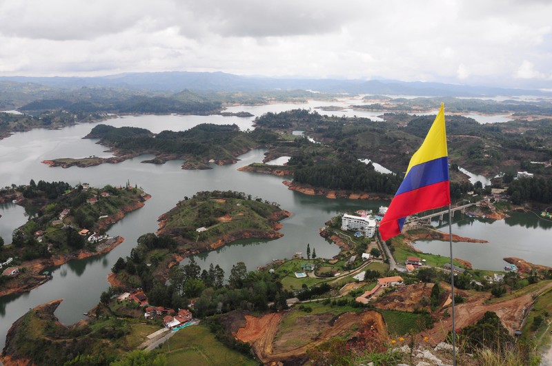 View of the lake static path